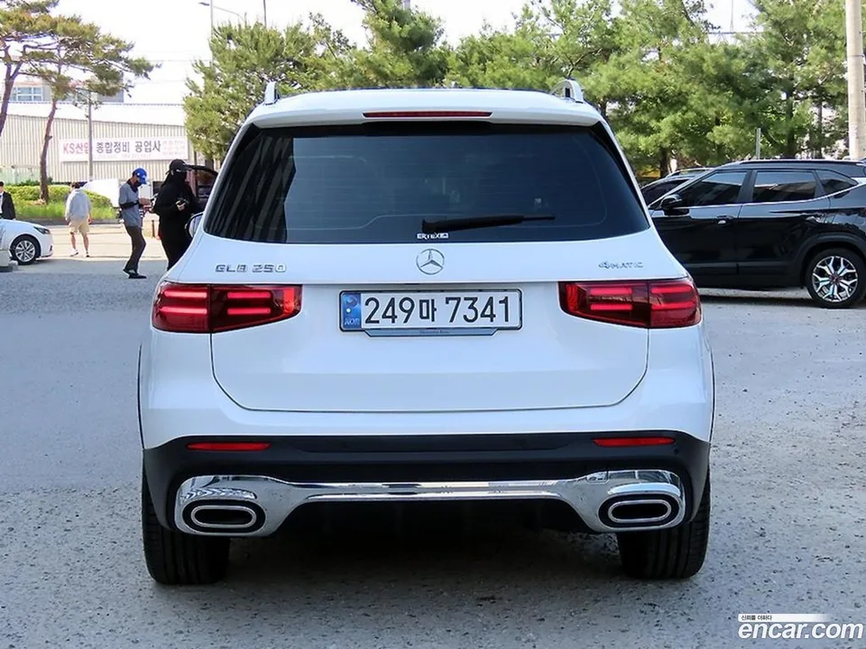 Mercedes-Benz GLB-Class GLB250 4MATIC 2024 — миниатюра 4