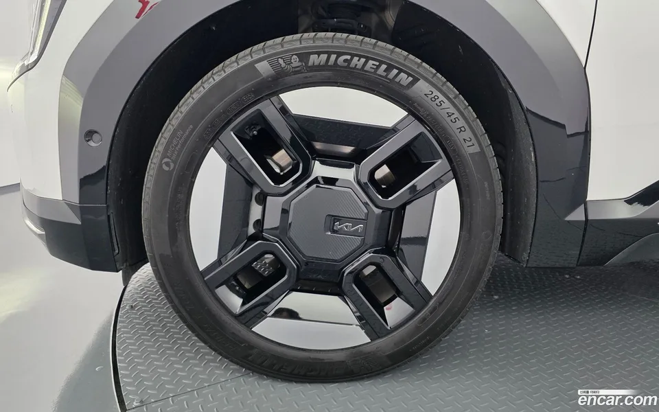 Kia EV9 4WD 2023 — миниатюра 2