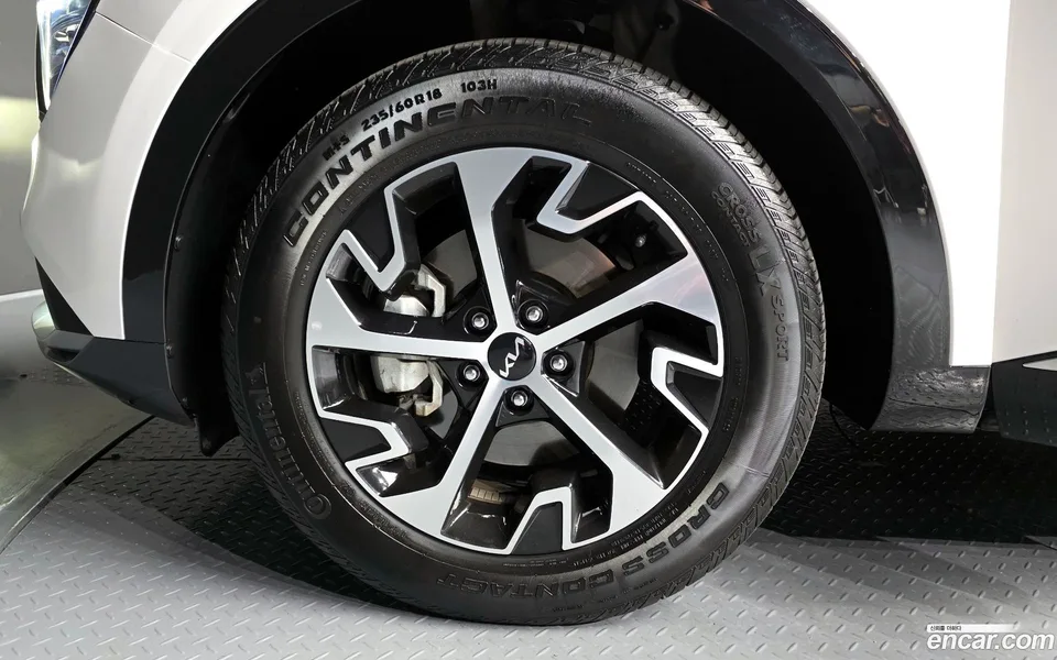 Kia Sportage Hybrid 2WD 2023 — миниатюра 5