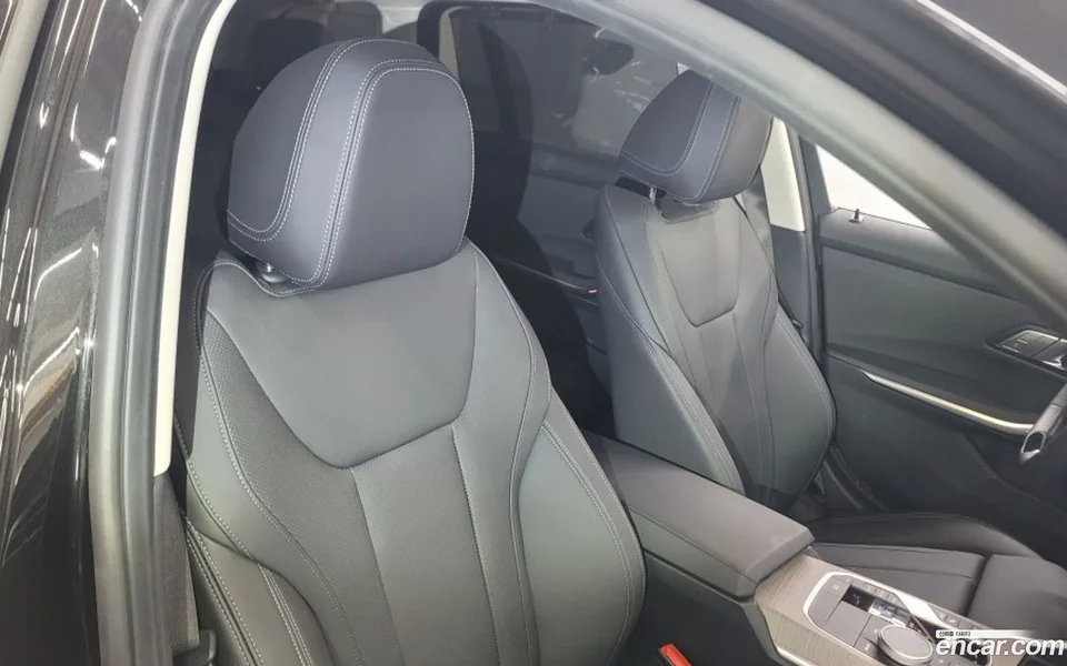 BMW 3 Series 320i 2025 — миниатюра 2