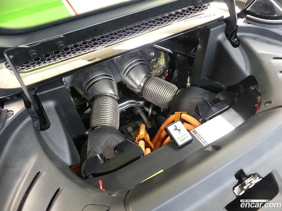Ferrari 296 GTS 3.0 V6 2024 — миниатюра 5