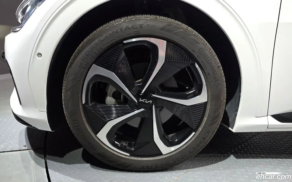 Kia EV6 4WD 2023 — миниатюра 2