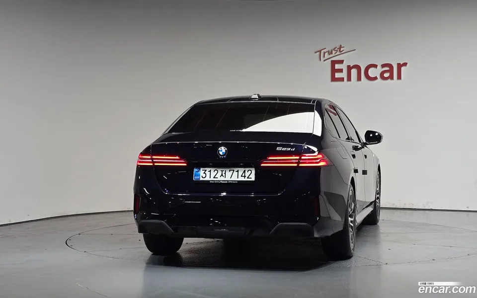 BMW 5 Series 523d M 2025 — миниатюра 4
