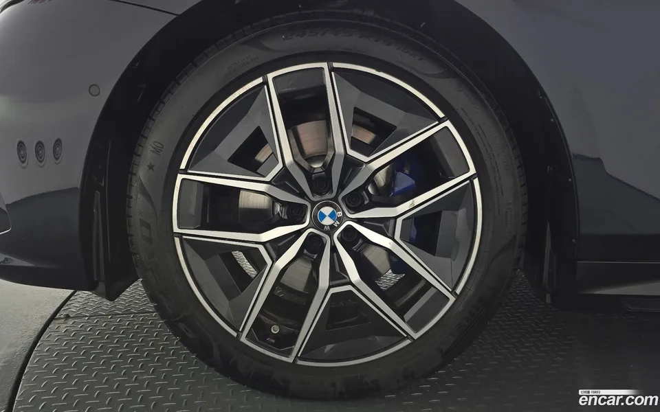 BMW 5 Series 523d M 2025 — миниатюра 2