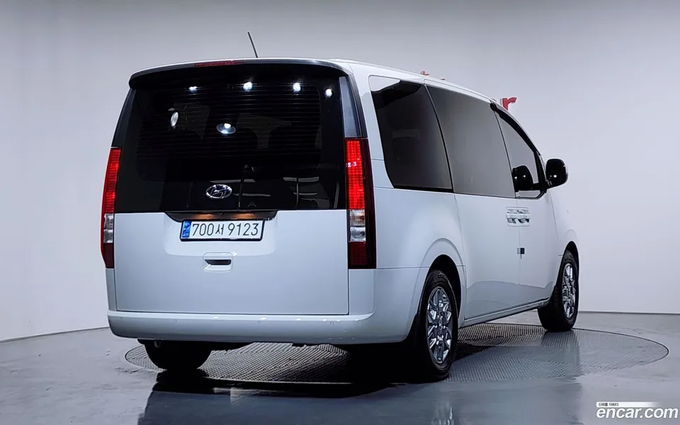 Hyundai Staria 11 2024 — миниатюра 2