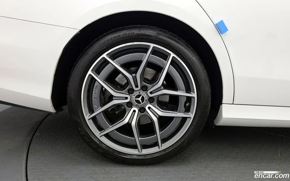 Mercedes-Benz E-Class E220d 4MATIC AMG Line 2022 — миниатюра 2