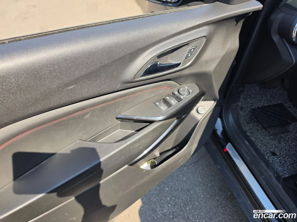 Chevrolet Trax Crossover 1.2 RS 2023 — миниатюра 2