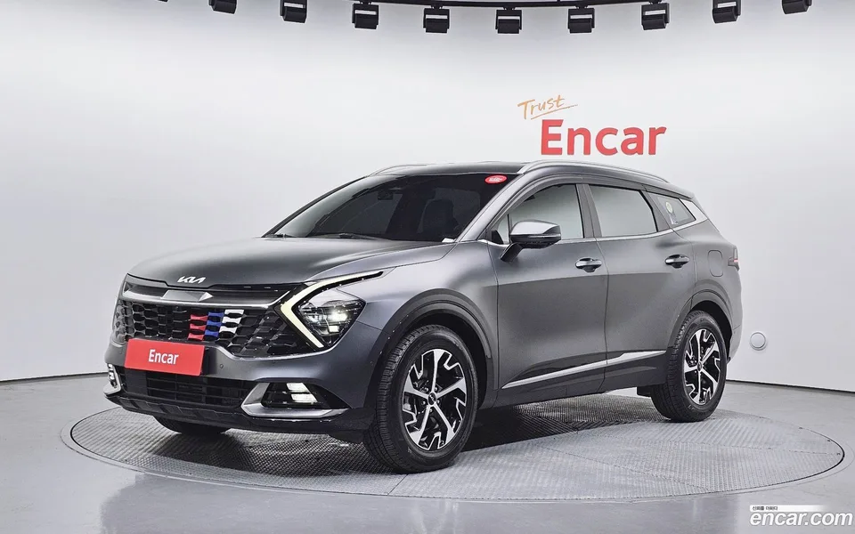 Kia Sportage Hybrid 2WD 2022 — фото 1, купить с доставкой в Москву