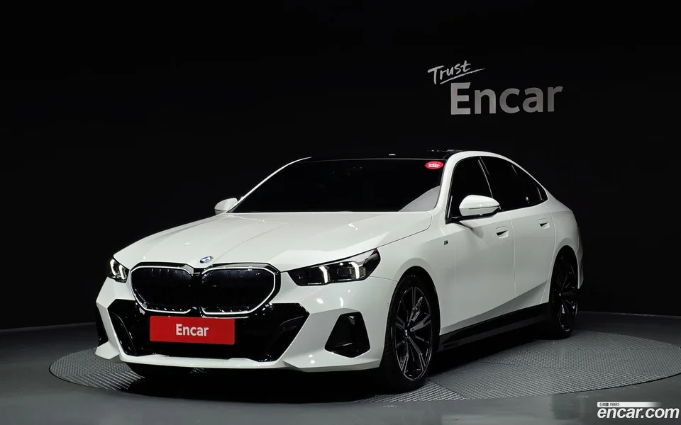 BMW 5 Series 530i xDrive M 2024 — фото 1, купить с доставкой в Москву