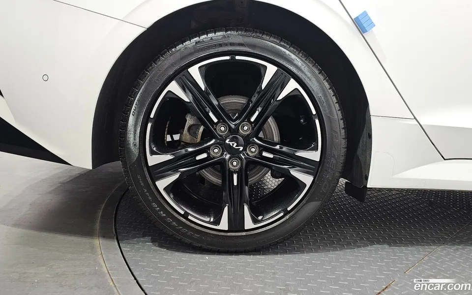 Kia K5 Hybrid 2023 — миниатюра 2