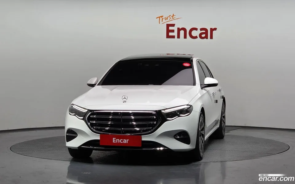 Mercedes-Benz E-Class E300 4MATIC 2024 — миниатюра 3