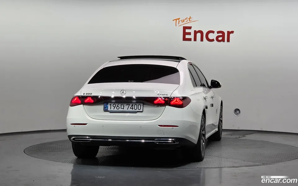 Mercedes-Benz E-Class E300 4MATIC 2024 — миниатюра 4
