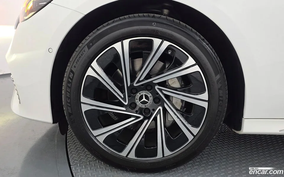 Mercedes-Benz E-Class E300 4MATIC 2024 — миниатюра 5