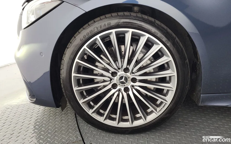 Mercedes-Benz C-Class C300 4MATIC AMG Line 2024 — миниатюра 2