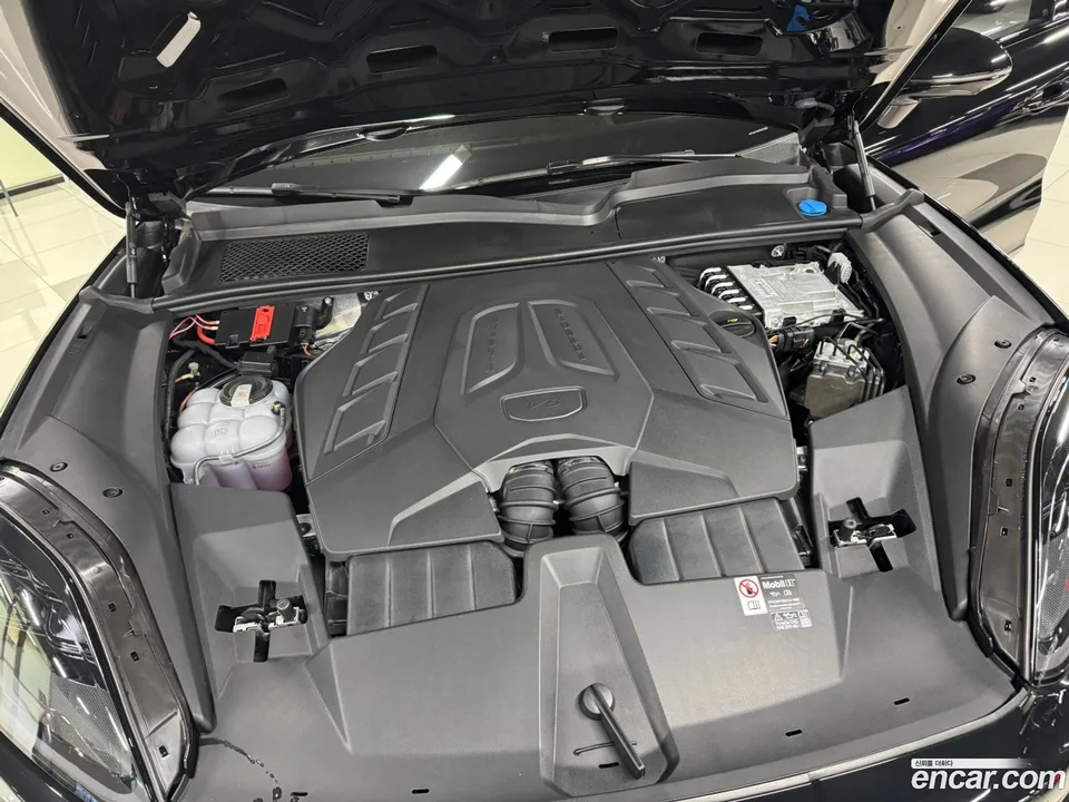 Porsche Cayenne 4.0 GTS 2025 — миниатюра 2