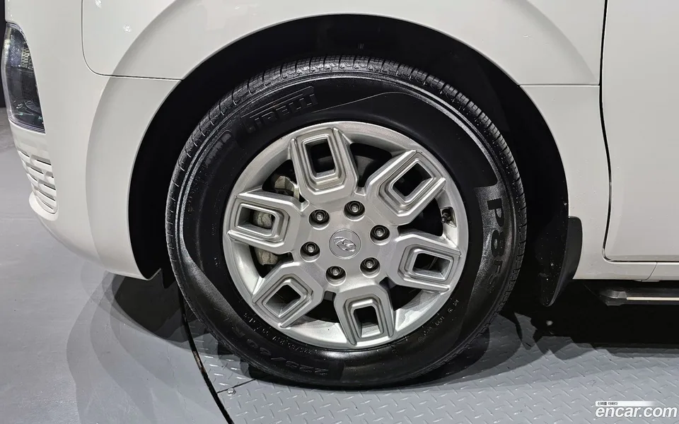 Hyundai Staria 5 2023 — миниатюра 2
