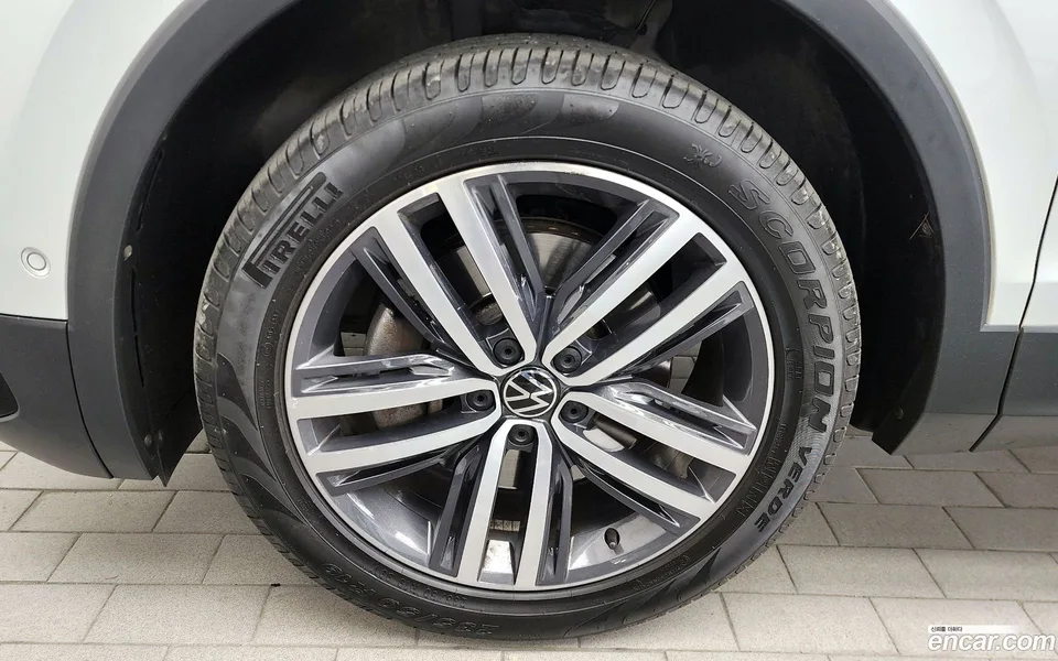 Volkswagen Tiguan Allspace 2.0 TSI 2023 — миниатюра 5