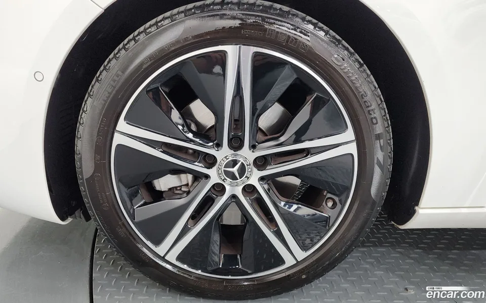 Mercedes-Benz A-Class A220 2024 — миниатюра 5