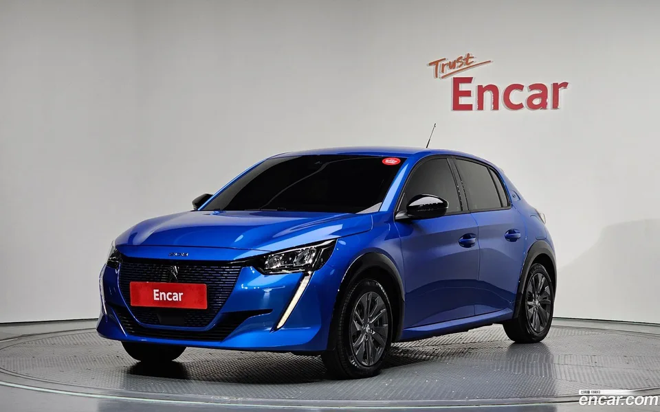 Peugeot e-208 2022 — фото 1, купить с доставкой в Москву