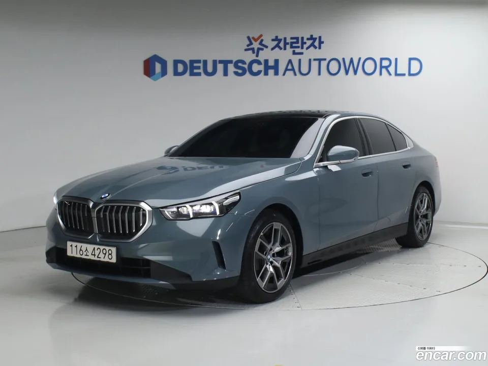 BMW 5 Series 520i 2024 — фото 1, купить с доставкой в Москву
