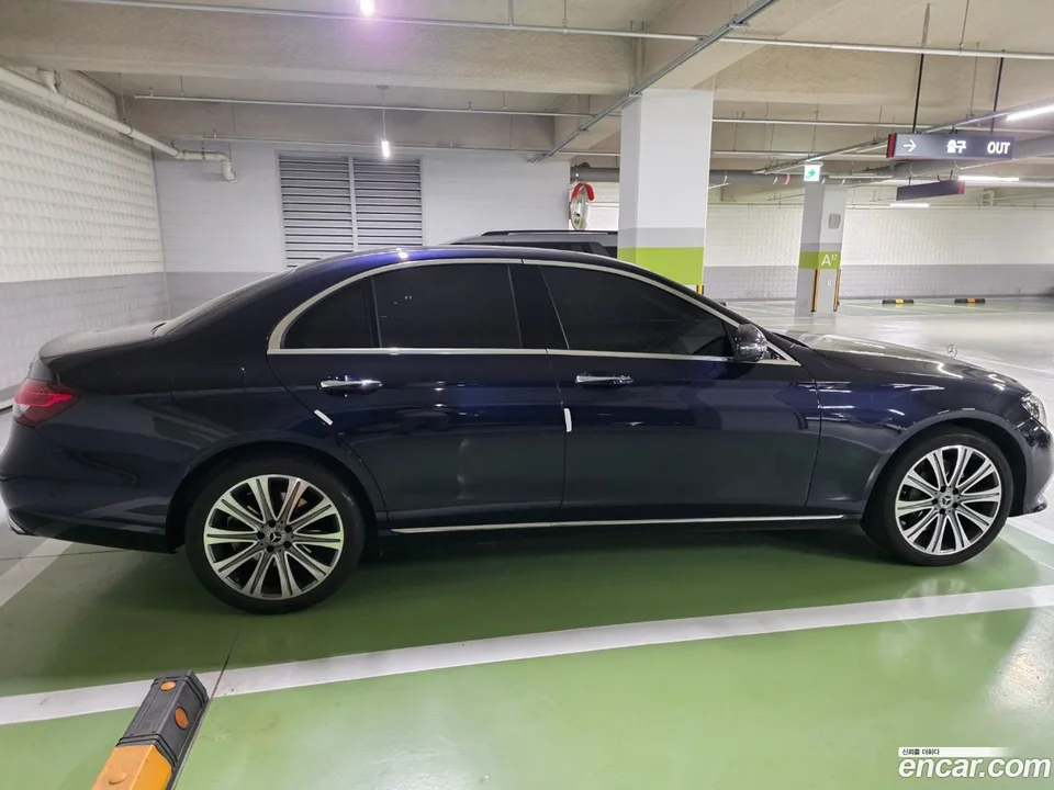 Mercedes-Benz E-Class E350 4MATIC 2023 — миниатюра 3