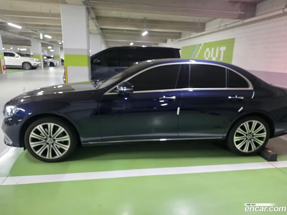 Mercedes-Benz E-Class E350 4MATIC 2023 — миниатюра 4