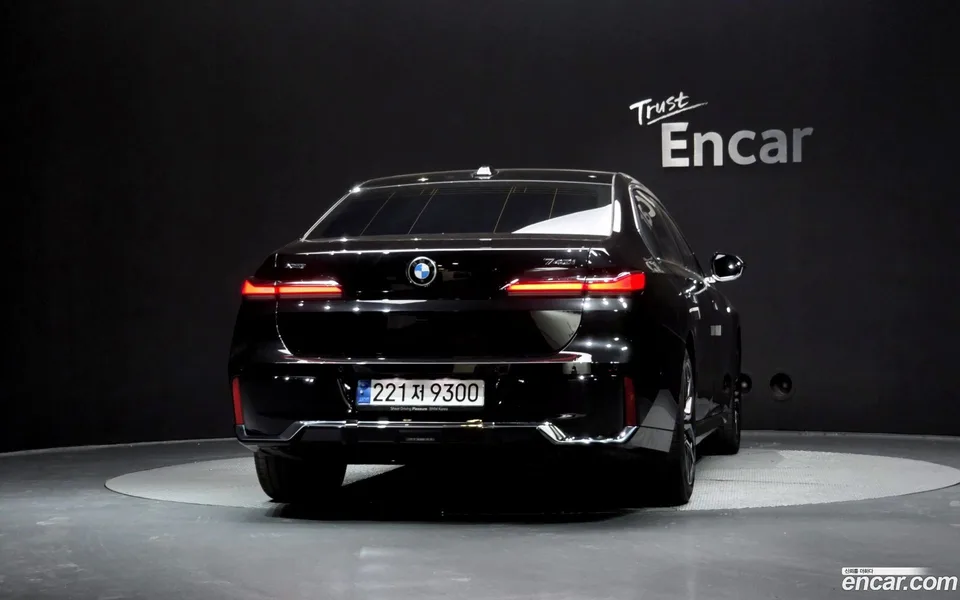 BMW 7 Series 740i xDrive M 2024 — миниатюра 4