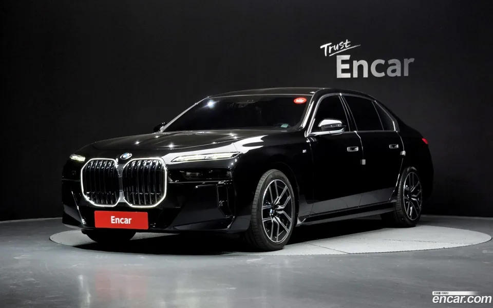 BMW 7 Series 740i xDrive M 2024 — фото 1, купить с доставкой в Москву