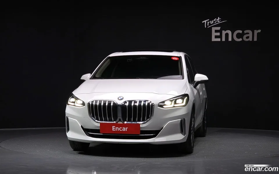 BMW 2 Series Active Tourer 220i 2024 — миниатюра 3