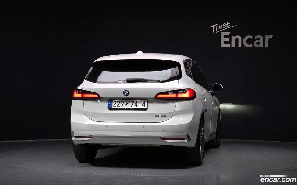 BMW 2 Series Active Tourer 220i 2024 — миниатюра 4