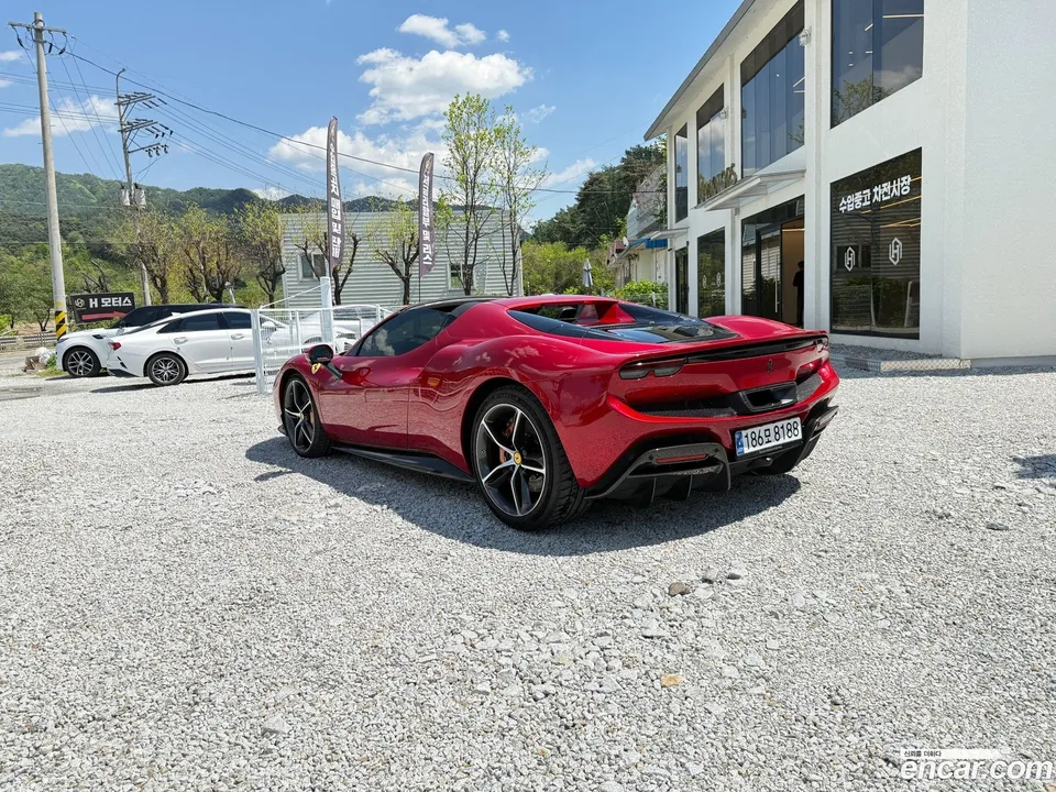 Ferrari 296 GTS 3.0 V6 2024 — миниатюра 5