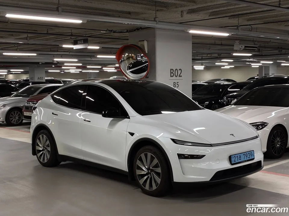 Tesla Model Y RWD 2025 — миниатюра 3