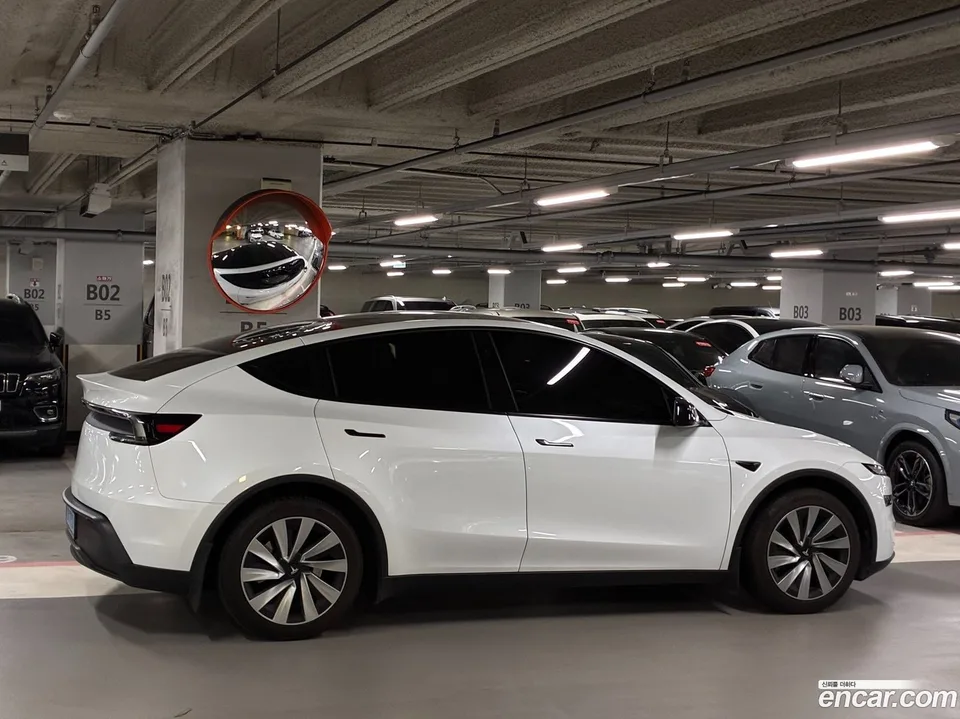 Tesla Model Y RWD 2025 — миниатюра 4