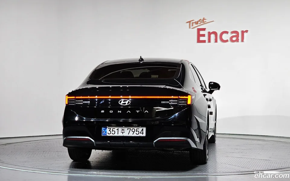Hyundai Sonata The Edge Hybrid 2023 — миниатюра 4