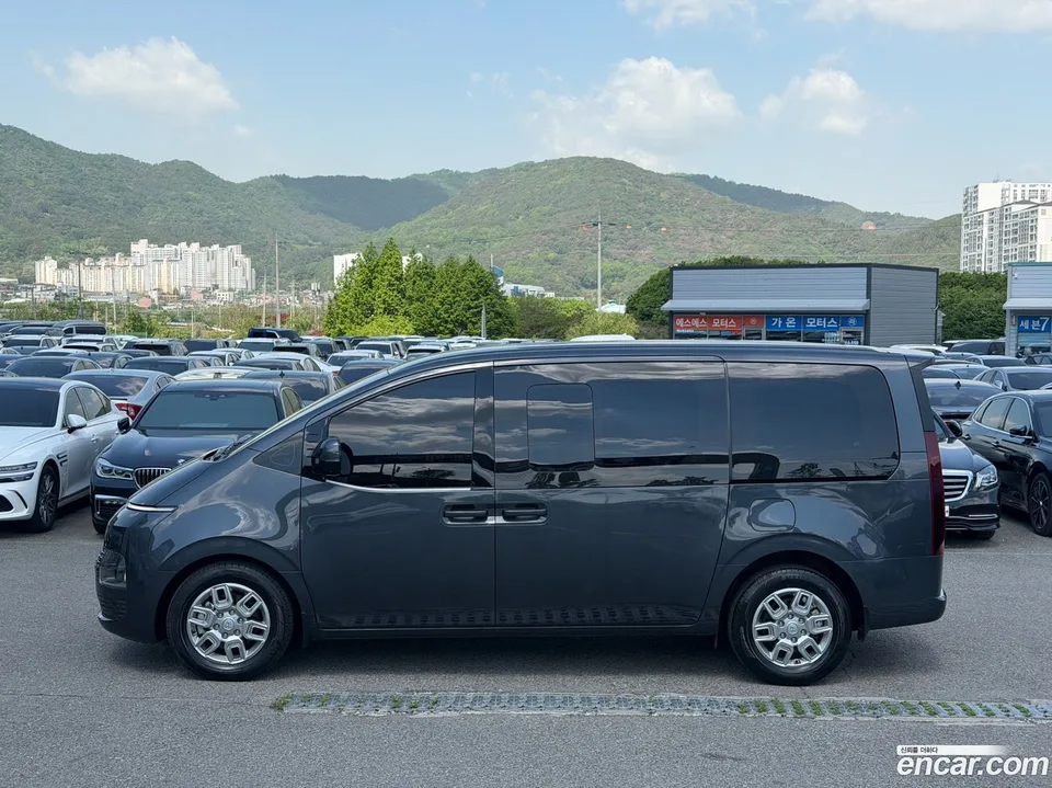 Hyundai Staria 5 2023 — миниатюра 2