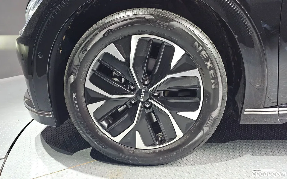 Kia EV6 2023 — миниатюра 5