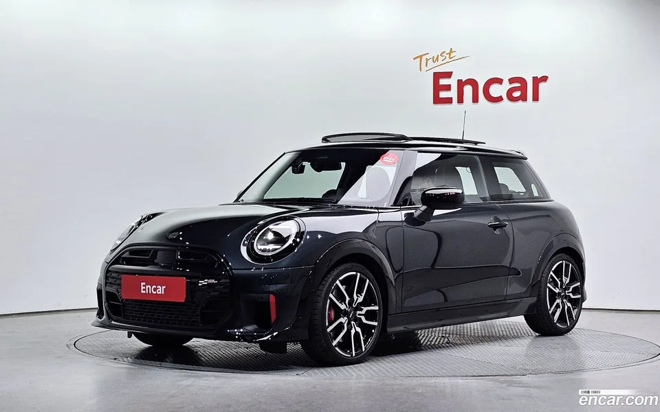 MINI Cooper S JCW 2025 — фото 1, купить с доставкой в Москву