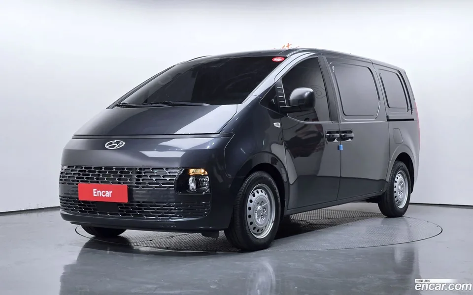 Hyundai Staria 3 2023 — фото 1, купить с доставкой в Москву