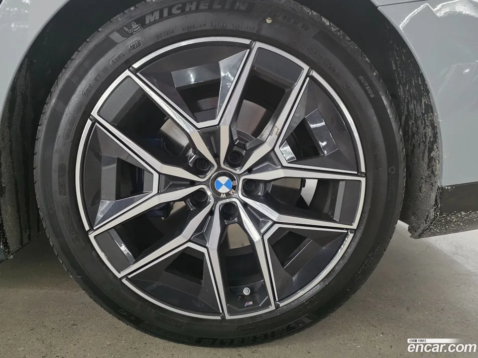 BMW 5 Series 523d M 2025 — миниатюра 5