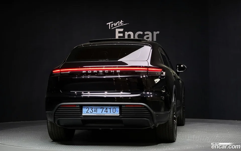Porsche Macan Electric 4 2025 — миниатюра 4