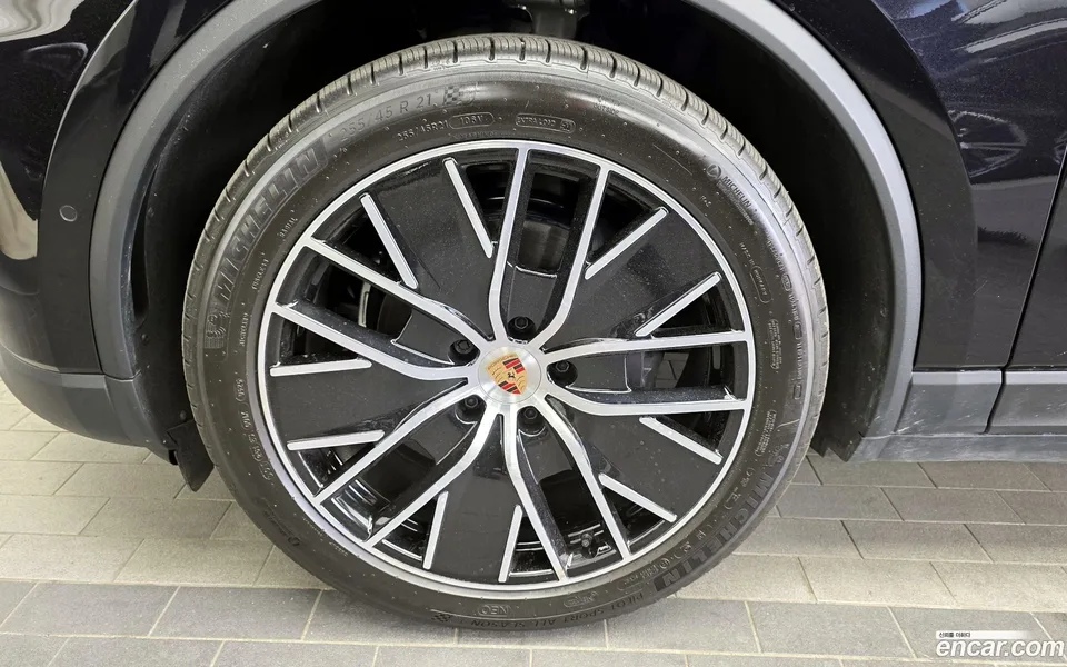 Porsche Macan Electric 4 2025 — миниатюра 5
