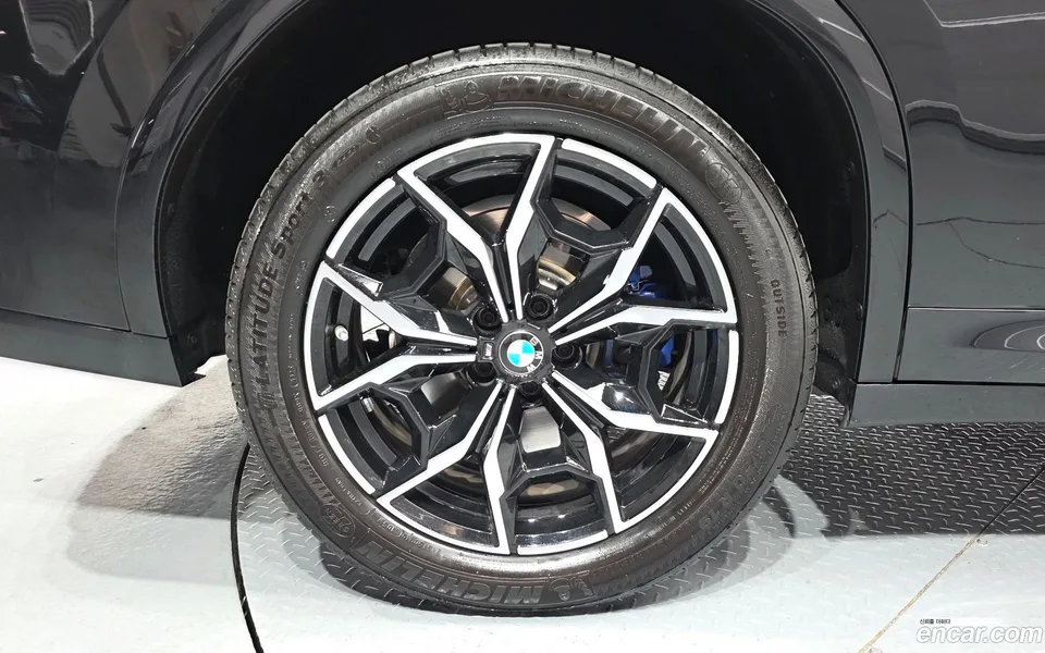 BMW X4 xDrive20i M 2023 — миниатюра 5