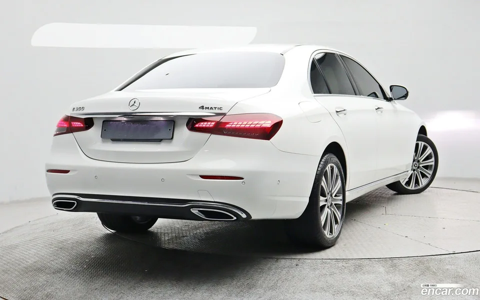 Mercedes-Benz E-Class E350 4MATIC 2023 — миниатюра 3