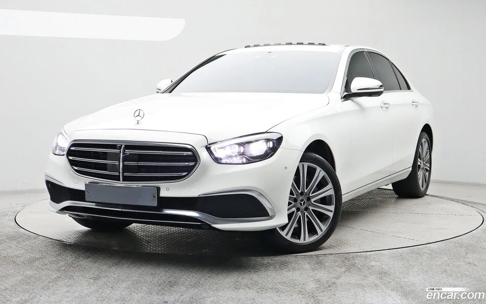 Mercedes-Benz E-Class E350 4MATIC 2023 — фото 1, купить с доставкой в Москву