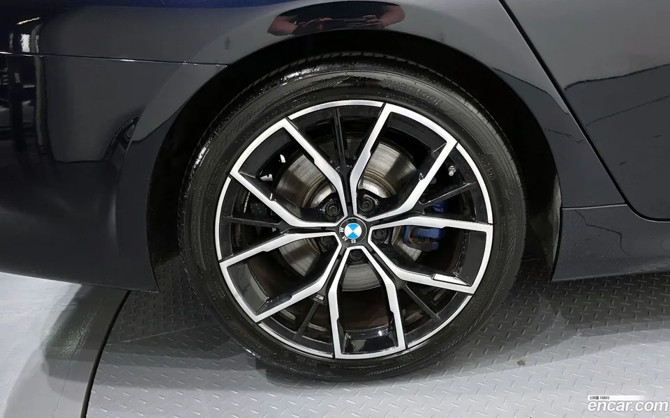 BMW 5 Series 530i xDrive M 2023 — миниатюра 5