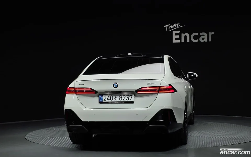 BMW 5 Series 530i xDrive M 2024 — миниатюра 4