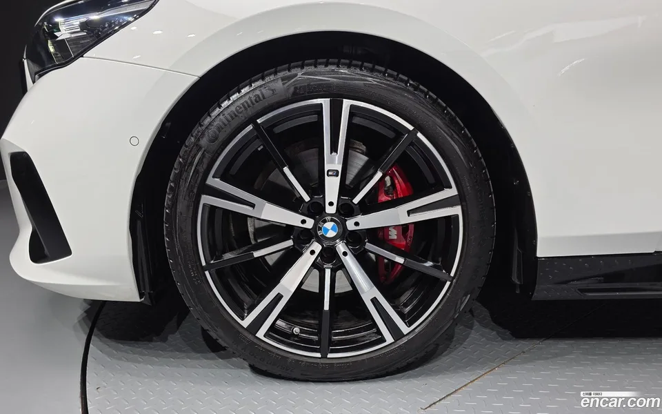 BMW 5 Series 530i xDrive M 2024 — миниатюра 5