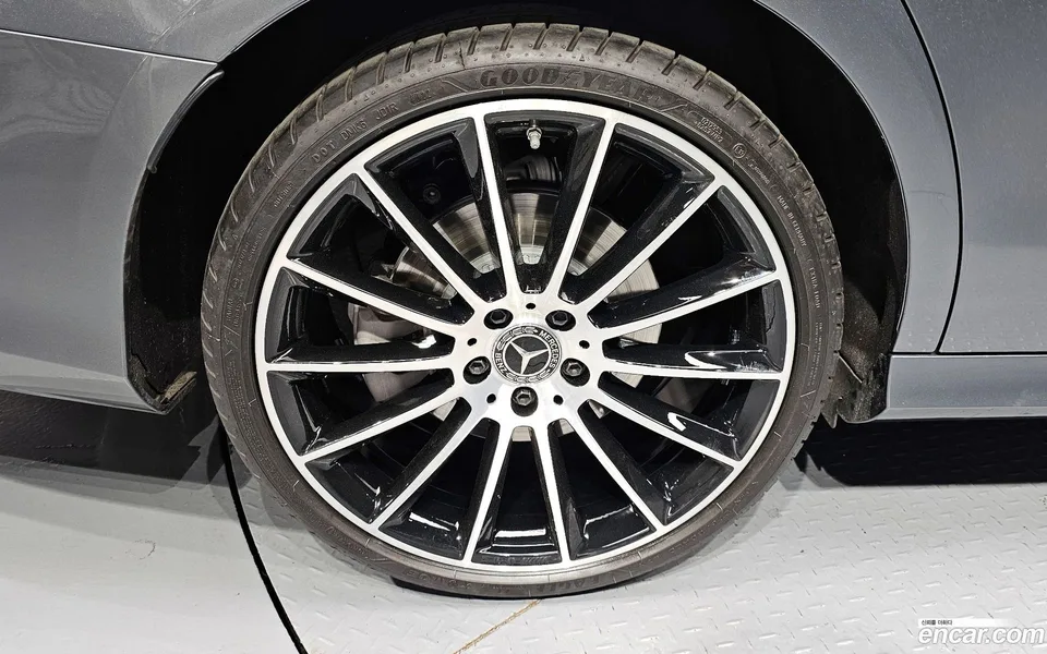 Mercedes-Benz E-Class E350 4MATIC AMG Line 2023 — миниатюра 5