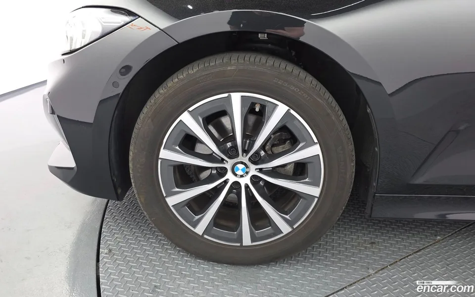 BMW 3 Series 320i 2022 — миниатюра 2