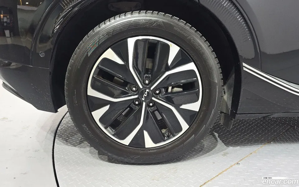 Kia EV6 2023 — миниатюра 5